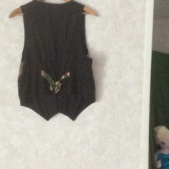 VINTAGE CHRISTMAS HOLIDAY VEST ☃️🎁🌲 - Picture 4 of 4